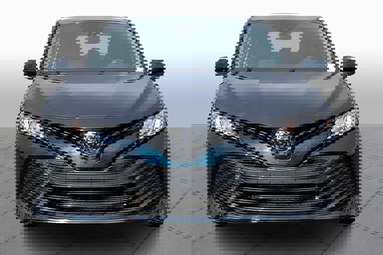 Used 2018 Toyota Camry LE image 3