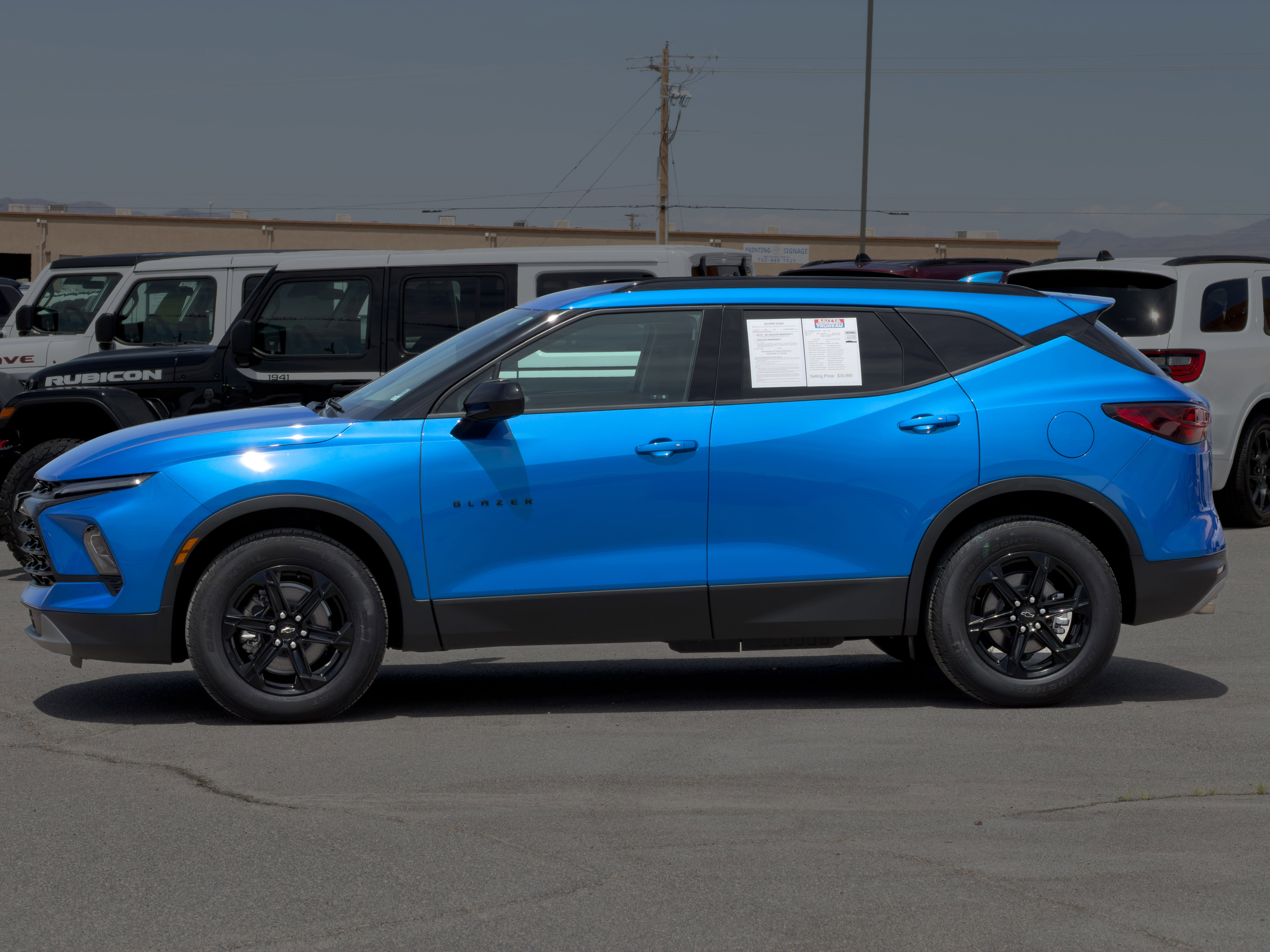 Used 2025 Chevrolet Blazer LT w/ Midnight/Sport Edition FWD image 2