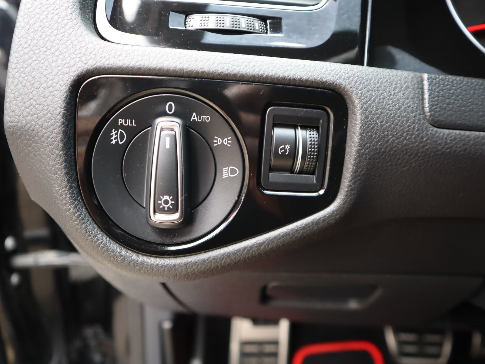 Used 2018 Volkswagen GTI S image 33