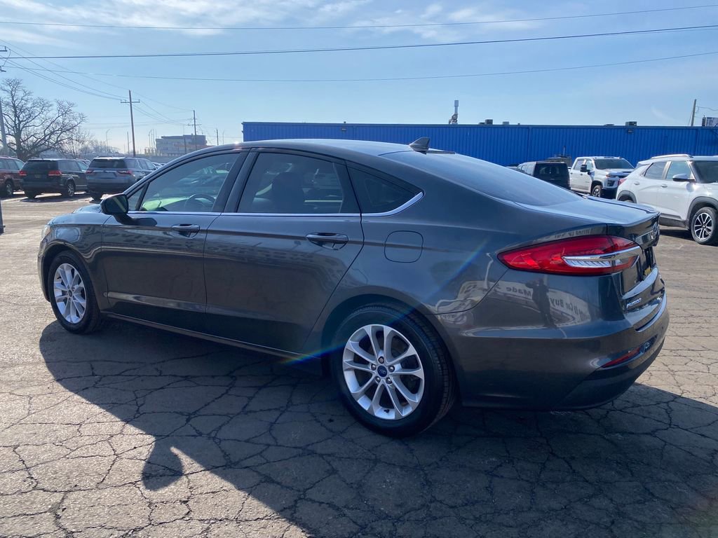 Used 2020 Ford Fusion SE image 5