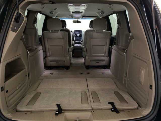 Used 2014 Chrysler Town & Country Touring FWD image 13