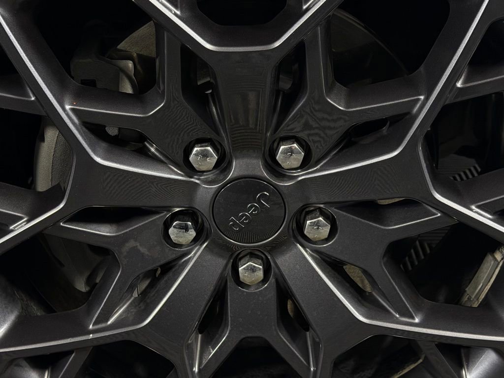 Used 2023 Jeep Grand Cherokee Summit image 12