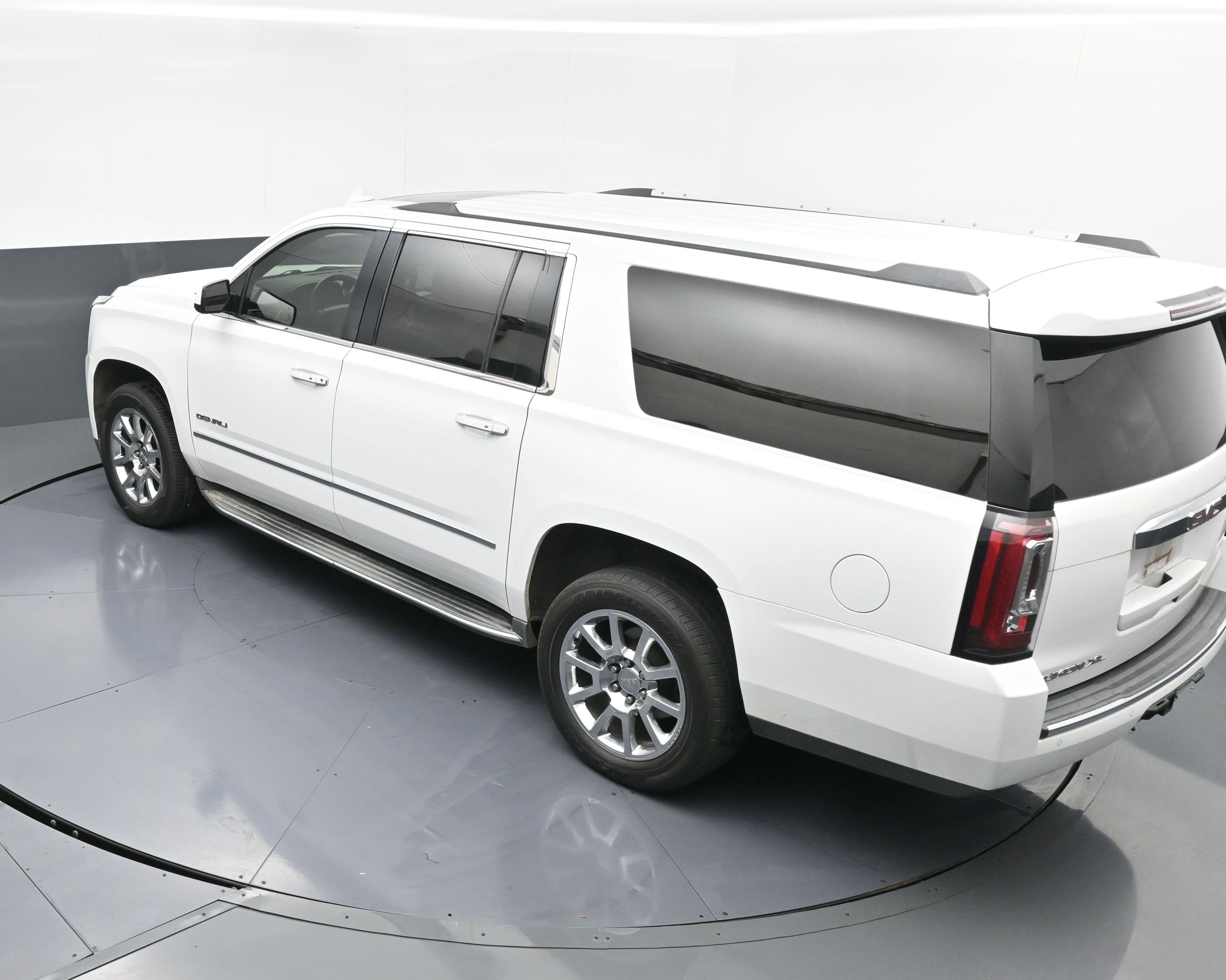 Used 2016 GMC Yukon XL Denali w/ Open Road Package image 31