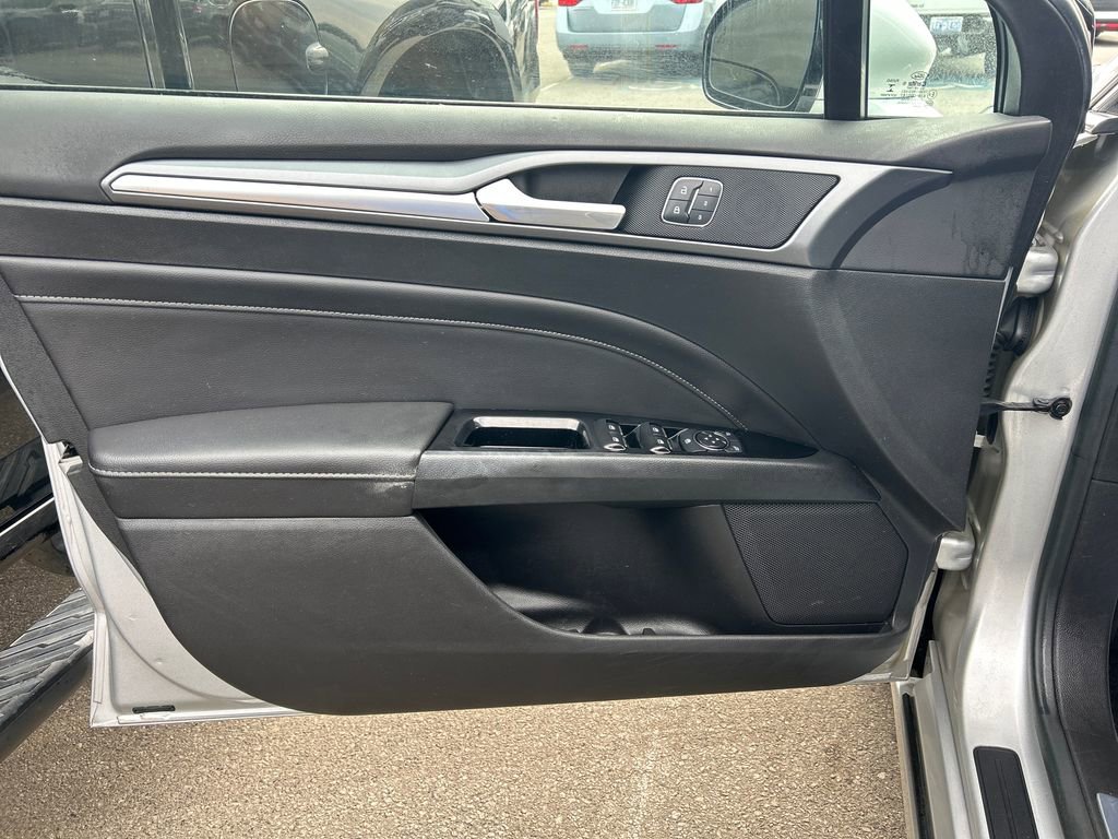 Used 2015 Ford Fusion Titanium image 12