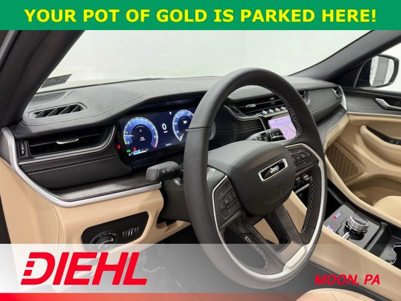 Used 2025 Jeep Grand Cherokee Limited w/ Black Appearance Package image 22