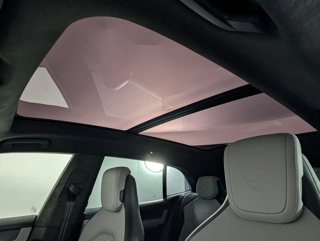 New 2026 Porsche Cayenne Turbo AWD/4WD image 30