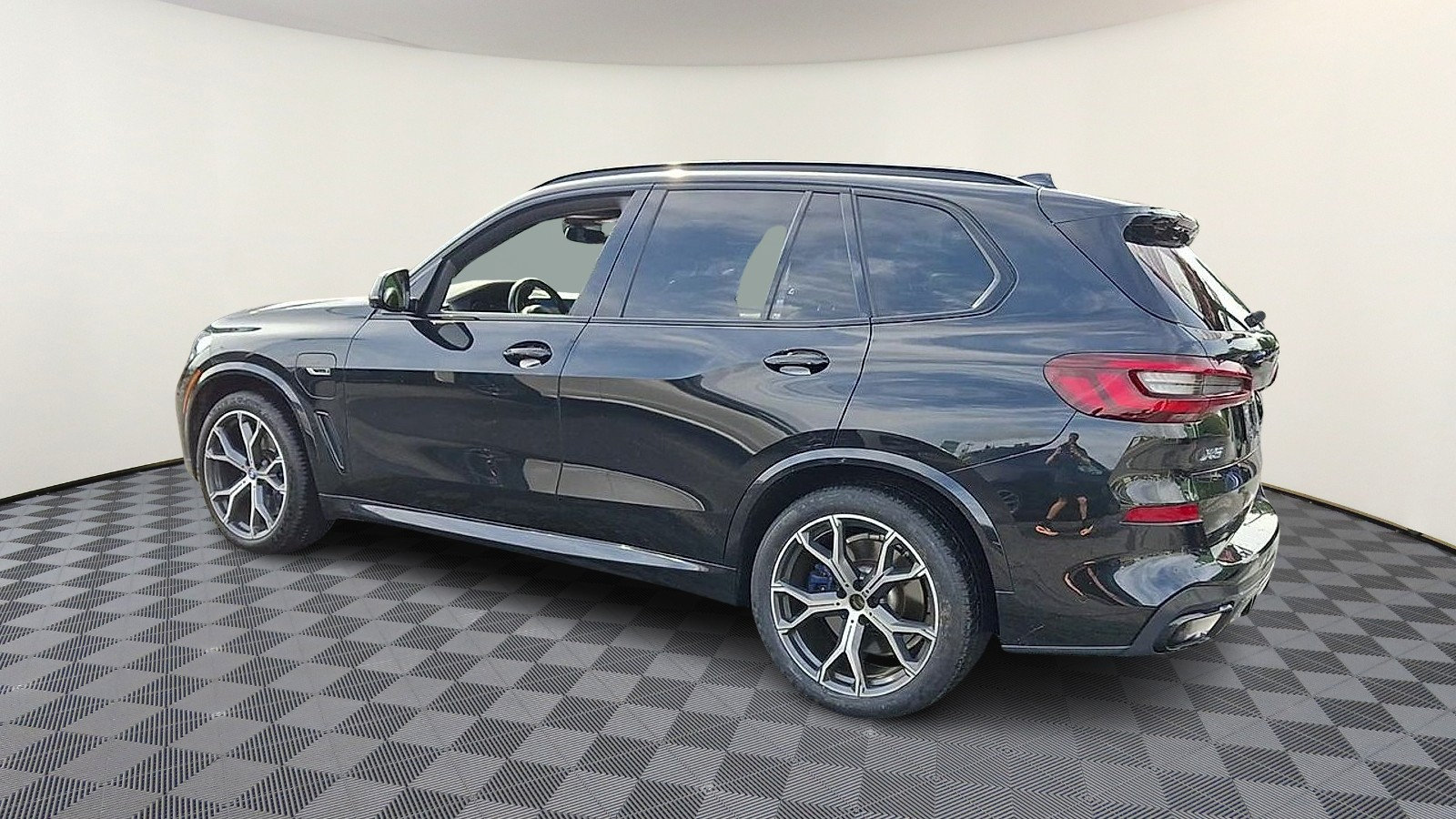 Used 2022 BMW X5 xDrive45e w/ M Sport Package AWD/4WD image 6
