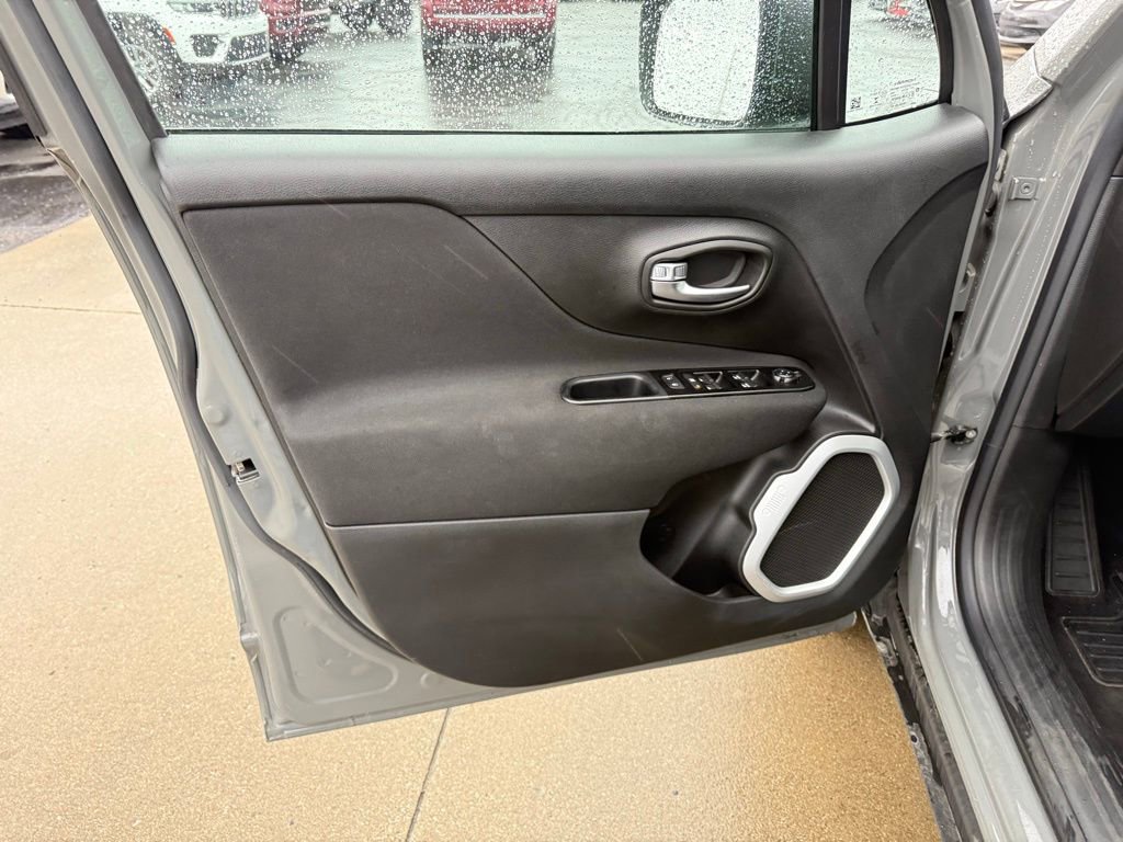 Used 2021 Jeep Renegade Latitude image 13