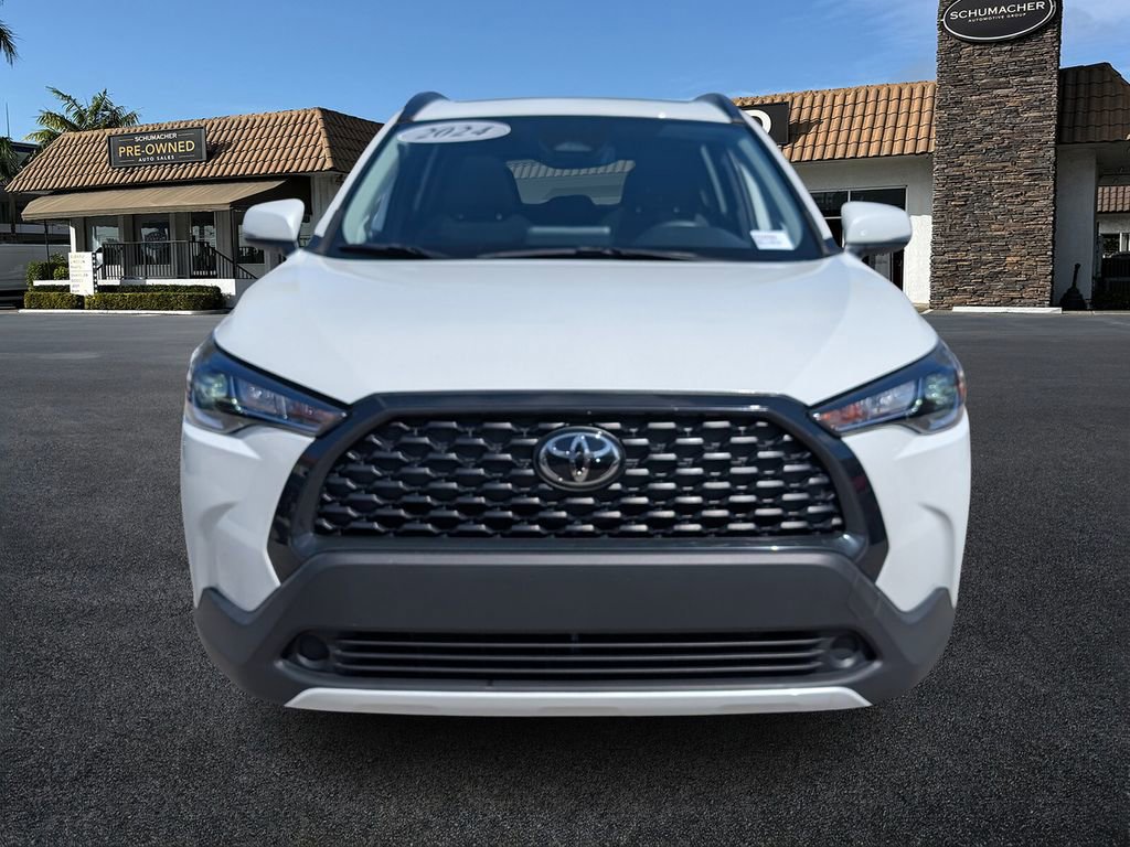 Used 2024 Toyota Corolla Cross LE w/ Moonroof Package image 2