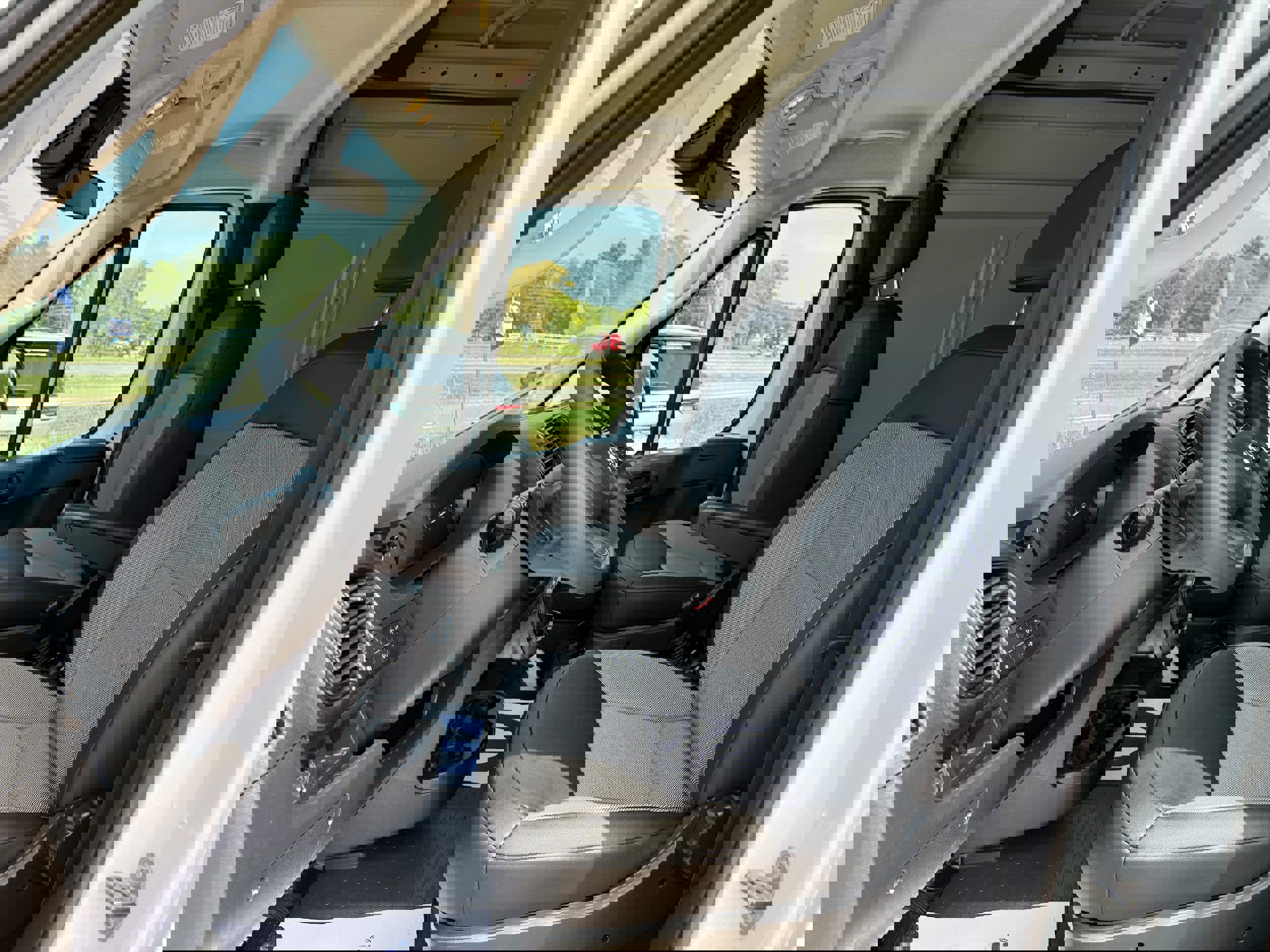 New 2025 RAM ProMaster 2500 w/ Convenience Group image 7