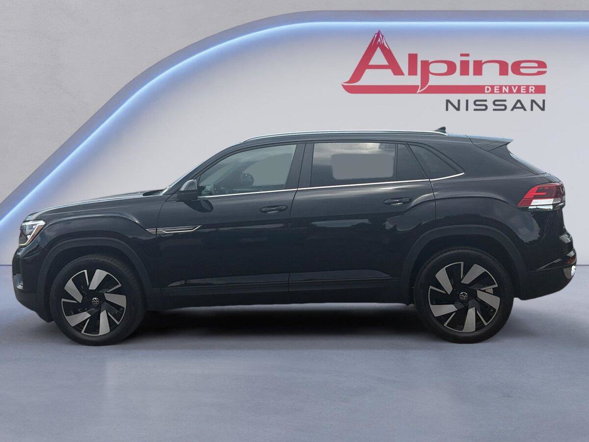 Used 2025 Volkswagen Atlas Cross Sport SE AWD/4WD image 2