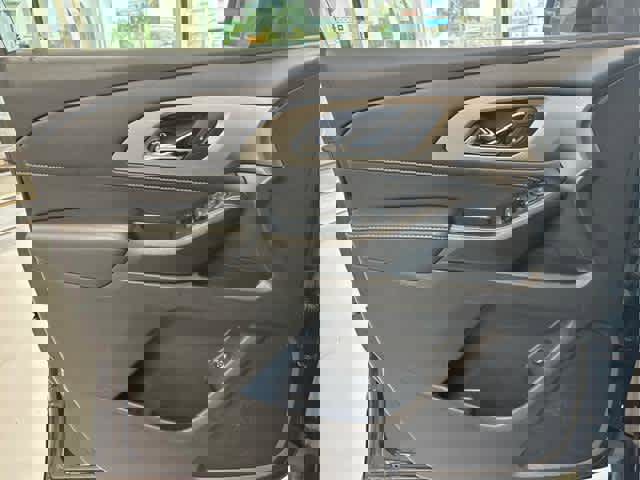 Used 2023 Chevrolet Traverse LT image 20