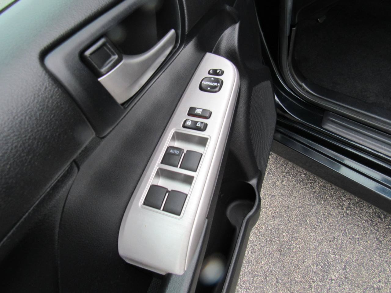 Used 2012 Toyota Camry SE FWD image 13