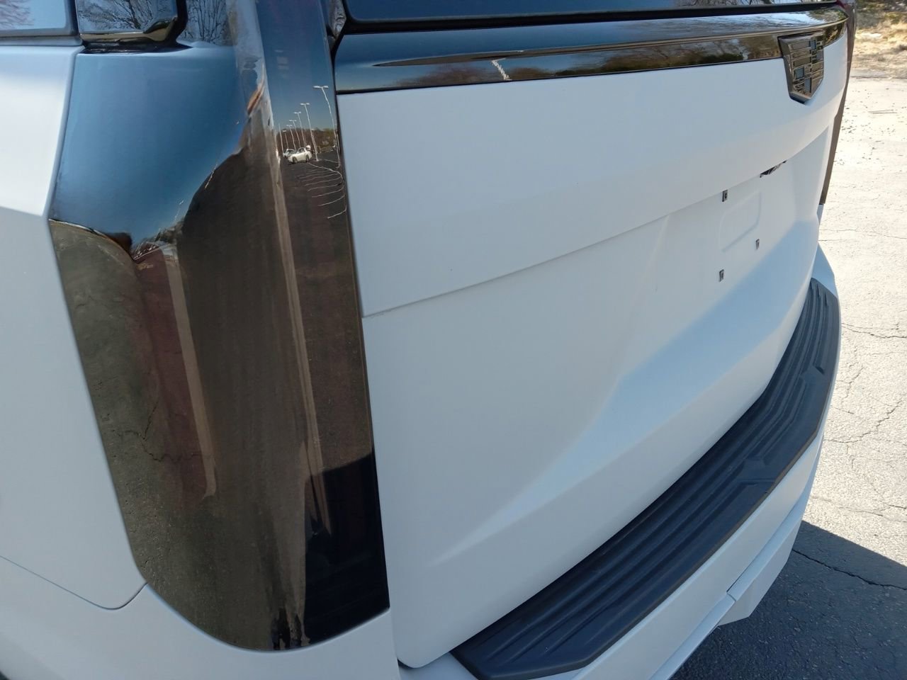 Used 2023 Cadillac Escalade Sport Platinum w/ LPO, ONYX Package image 8