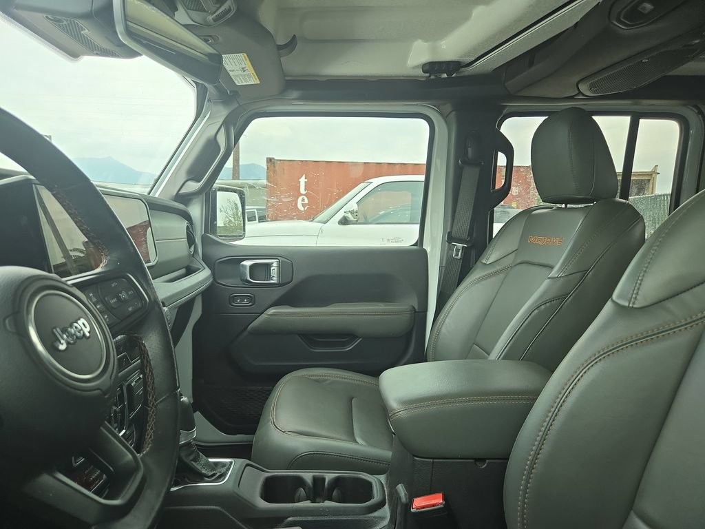 Used 2024 Jeep Gladiator Mojave w/ Technology Group AWD/4WD image 3