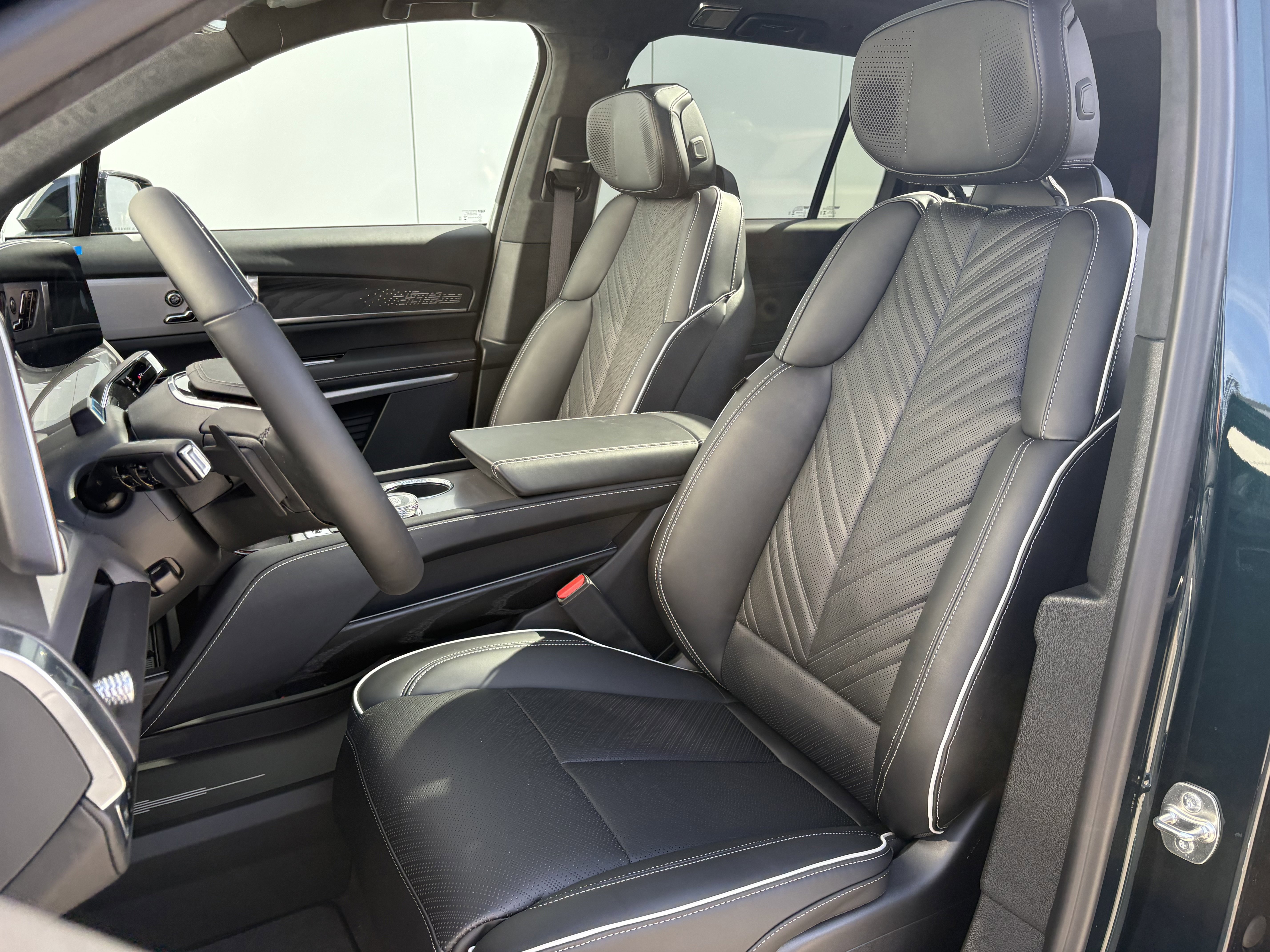 New 2026 Cadillac Vistiq Platinum image 12