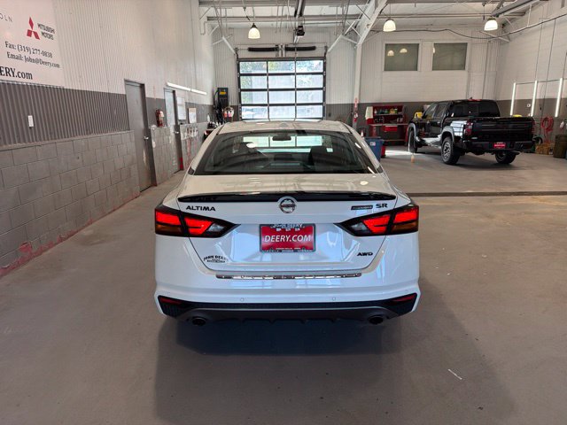 Certified 2022 Nissan Altima 2.5 SR w/ Midnight Edition Package AWD/4WD image 4