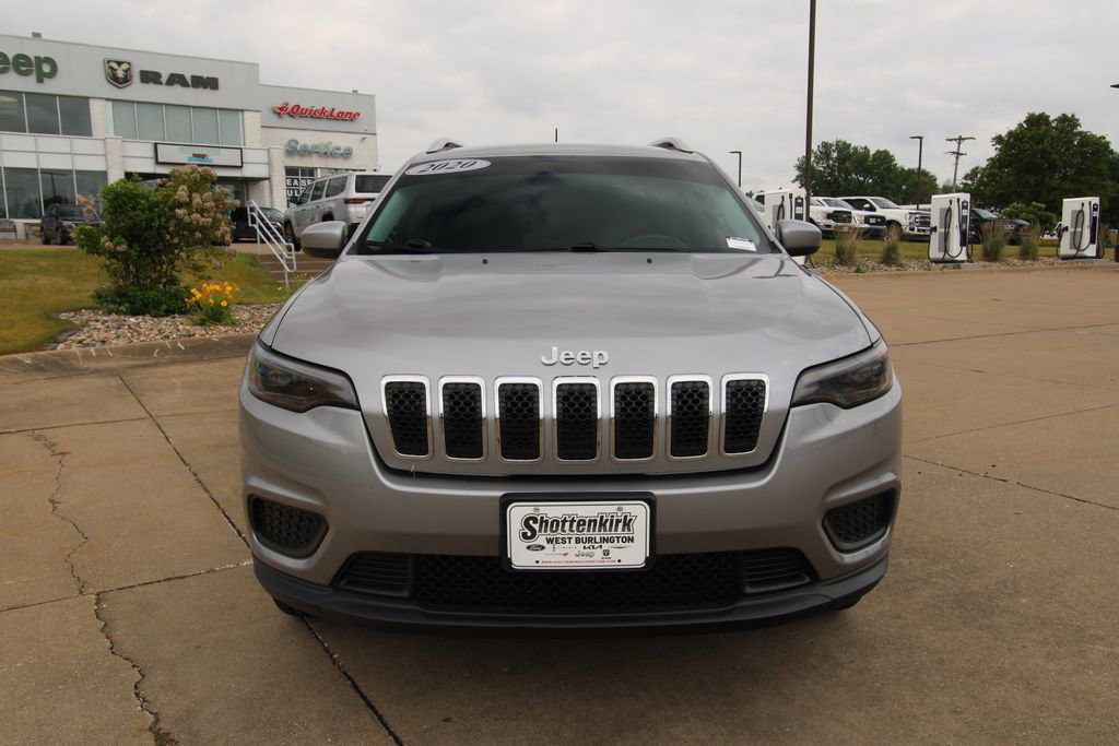 Used 2020 Jeep Cherokee Latitude w/ Cold Weather Group AWD/4WD image 2