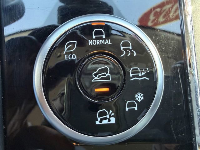 Used 2023 Mitsubishi Outlander SE image 16