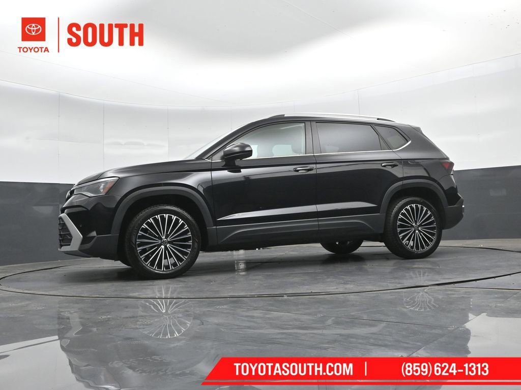 Used 2025 Volkswagen Taos SE FWD image 41