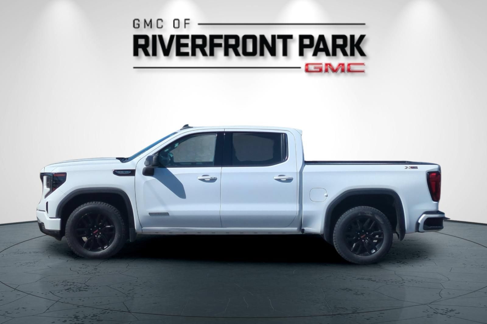 Used 2022 GMC Sierra 1500 Elevation w/ X31 Off-Road Package AWD/4WD image 6