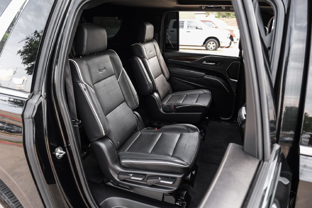 Used 2023 Cadillac Escalade ESV Premium Luxury RWD image 40
