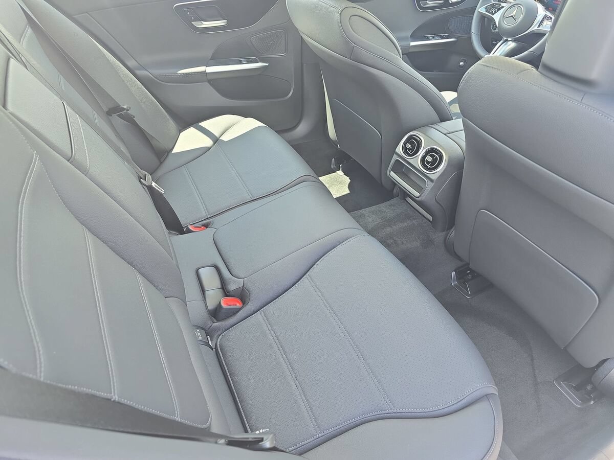 New 2026 Mercedes-Benz C 300 4MATIC Sedan image 11