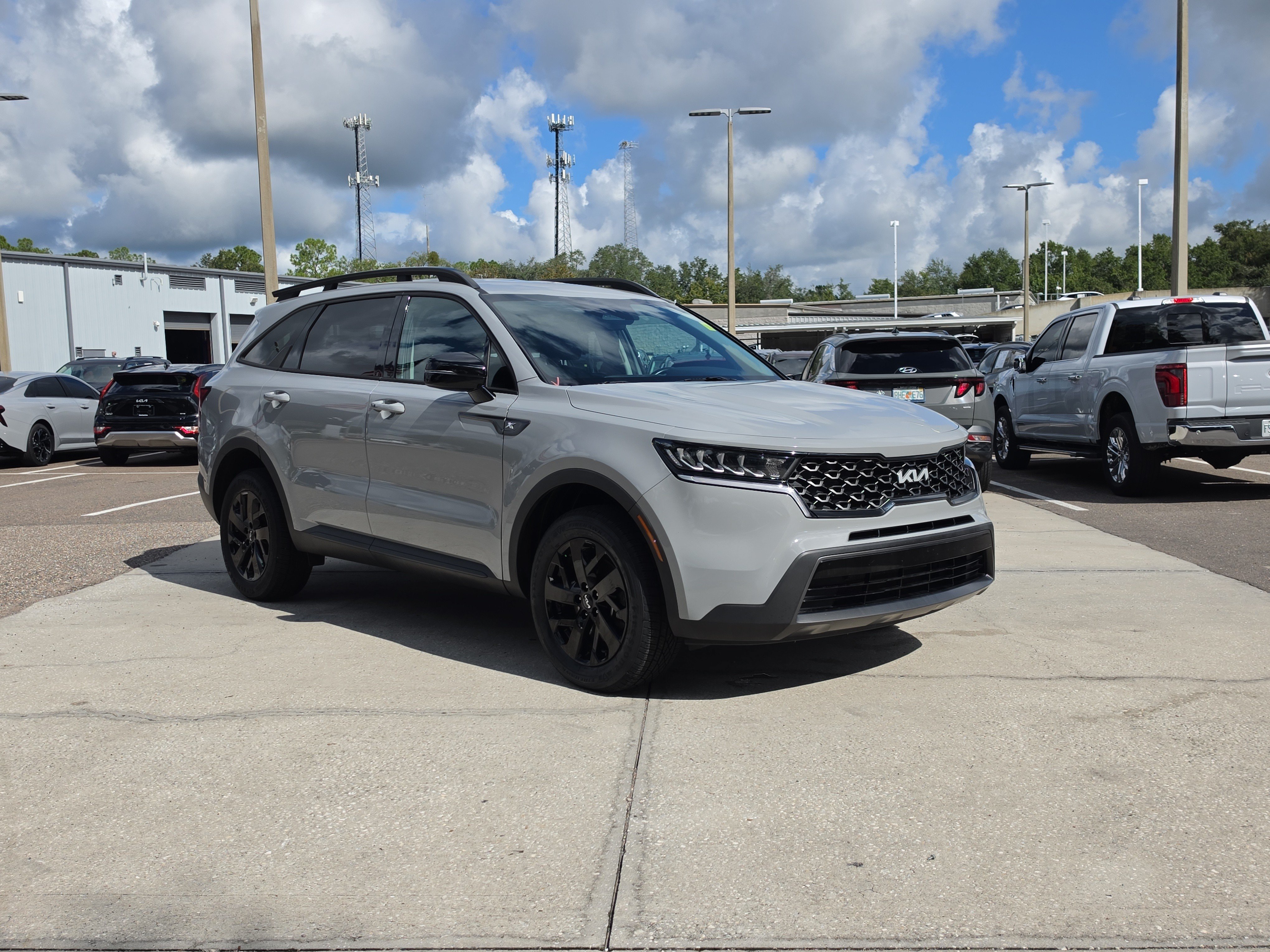 Used 2023 Kia Sorento S AWD/4WD image 2