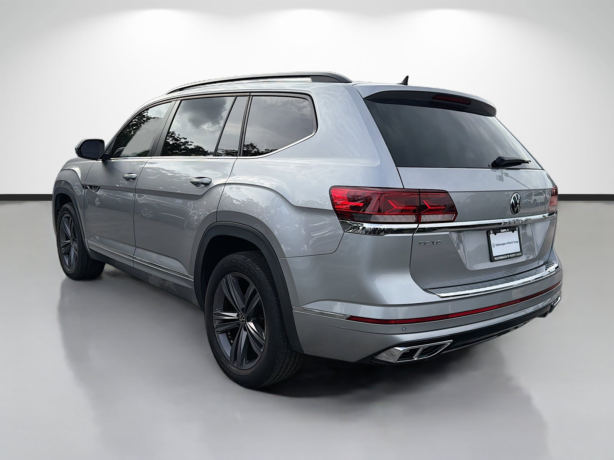 Used 2021 Volkswagen Atlas SE w/ Panoramic Sunroof Package FWD image 5