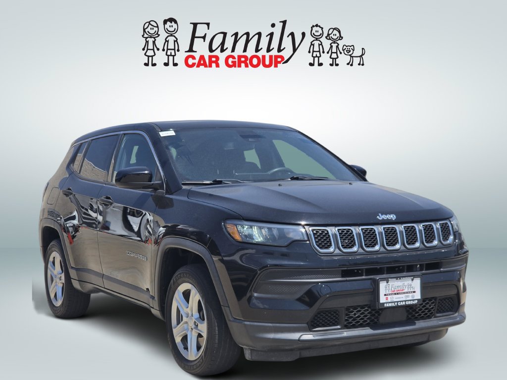 Used 2023 Jeep Compass Sport AWD/4WD image 2