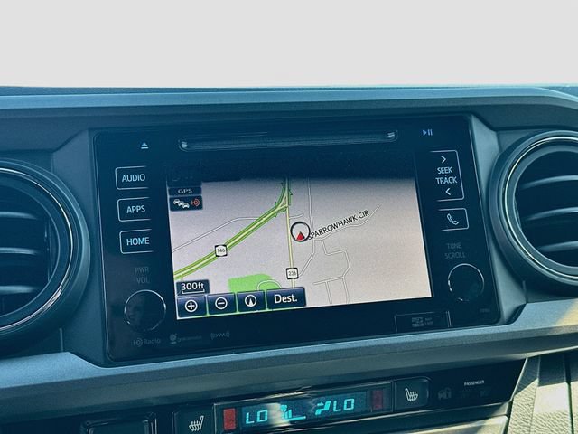 Used 2017 Toyota Tacoma TRD Off-Road w/ Premium & Technology Package AWD/4WD image 13