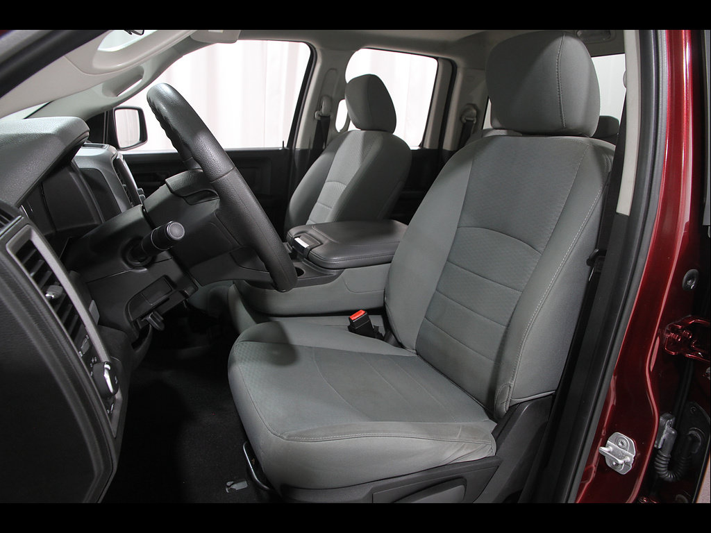 Used 2019 RAM 1500 Express w/ Express Value Package AWD/4WD image 4