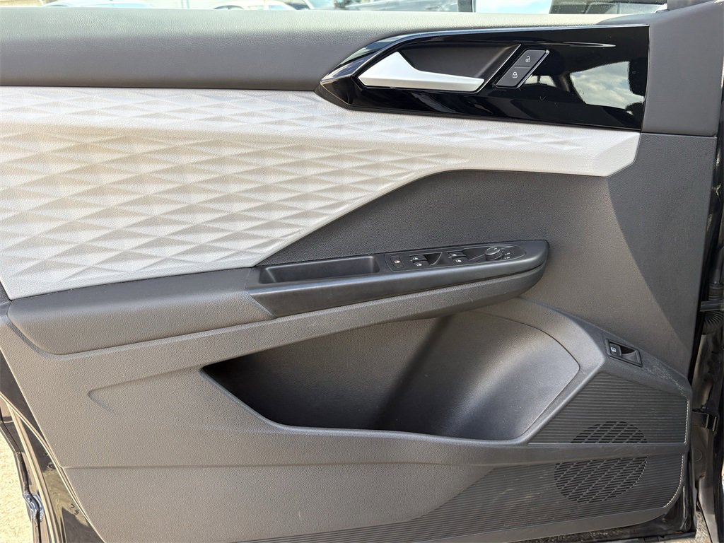 Used 2022 Volkswagen Taos S w/ IQ Drive S Package image 10