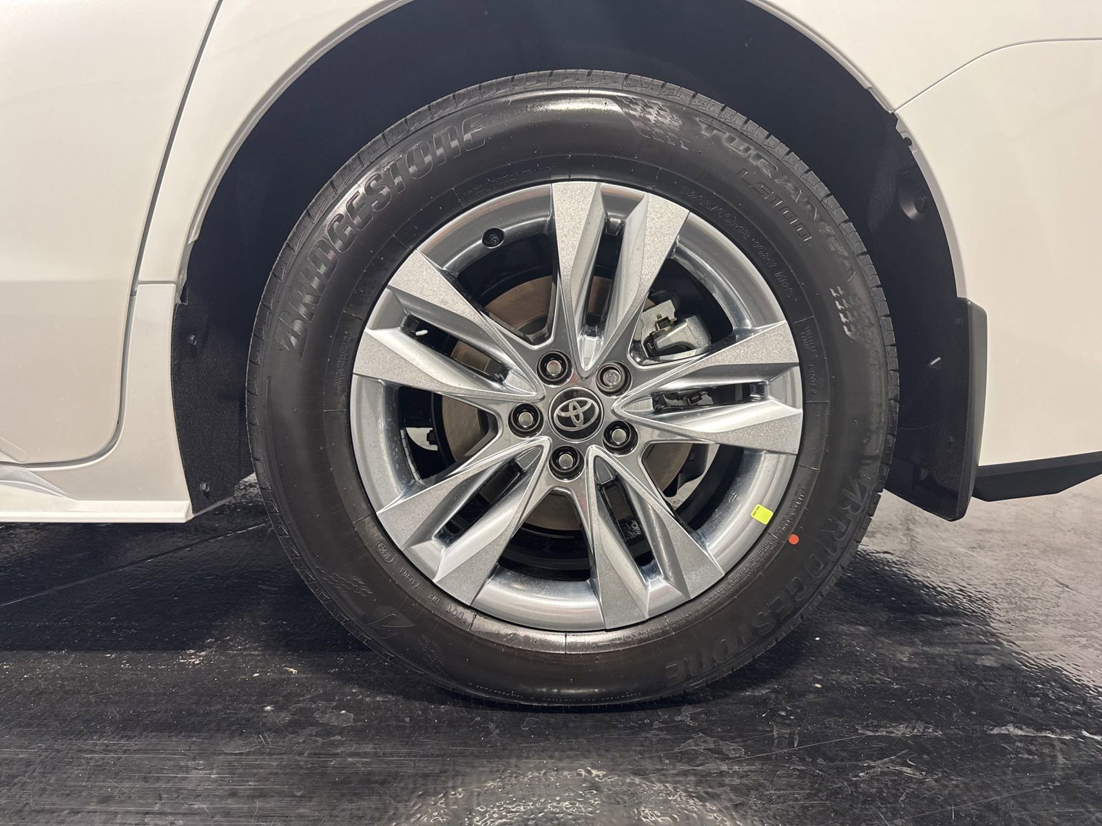New 2026 Toyota Sienna XLE FWD image 7
