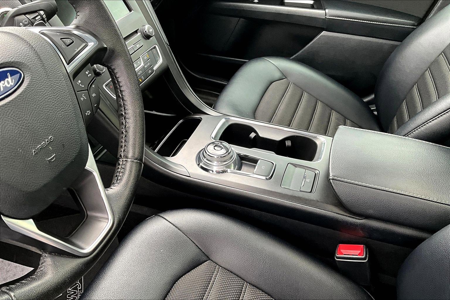 Used 2018 Ford Fusion SE w/ Equipment Group 201A FWD image 18