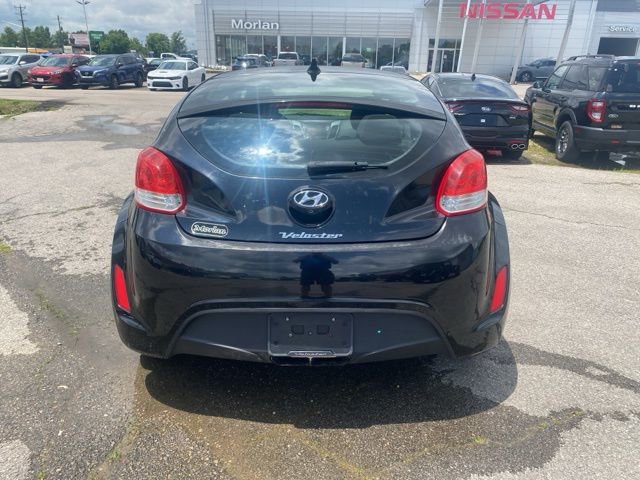 Used 2015 Hyundai Veloster FWD image 5