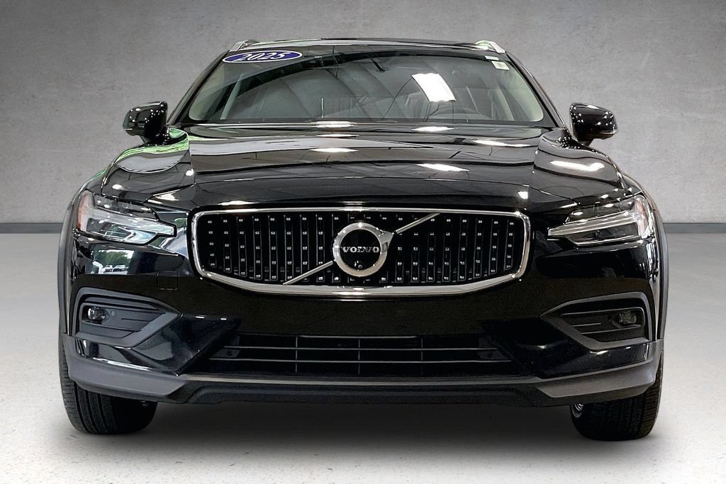 Certified 2025 Volvo V60 B5 Cross Country Plus AWD/4WD image 2