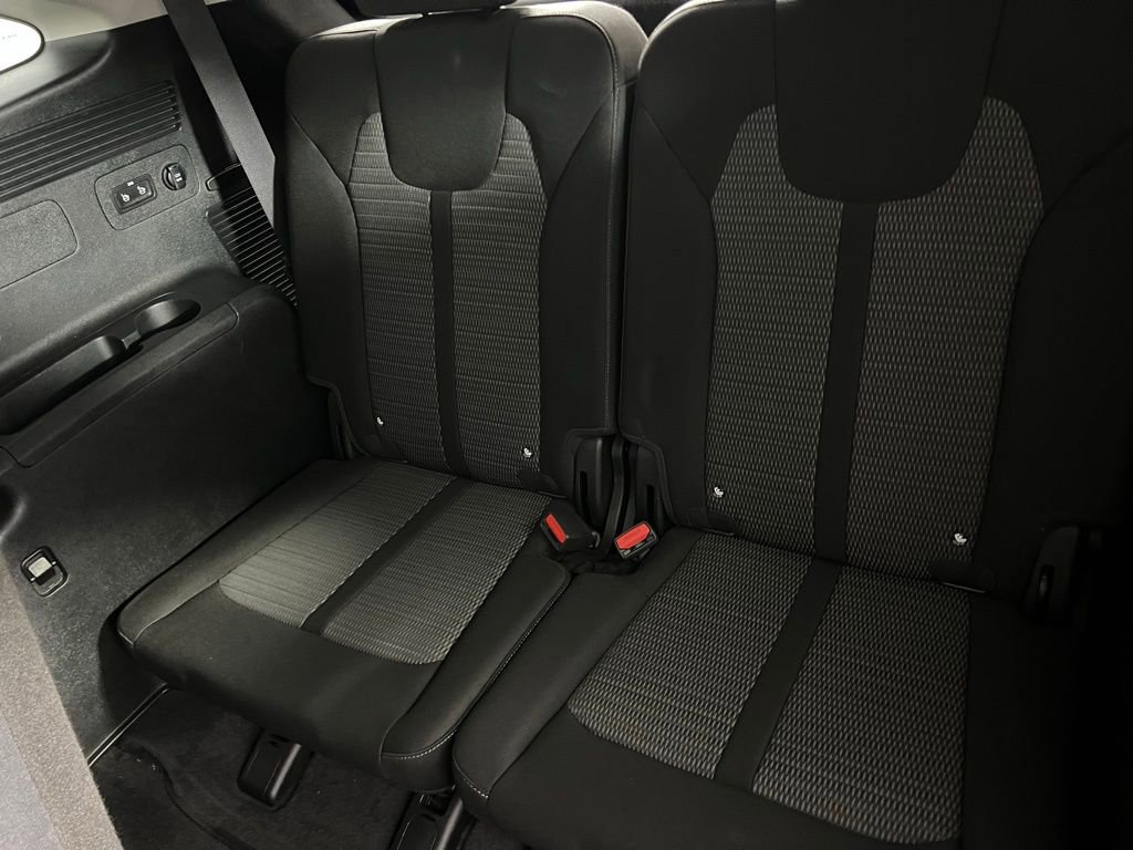 Used 2024 Kia Sorento LX image 25