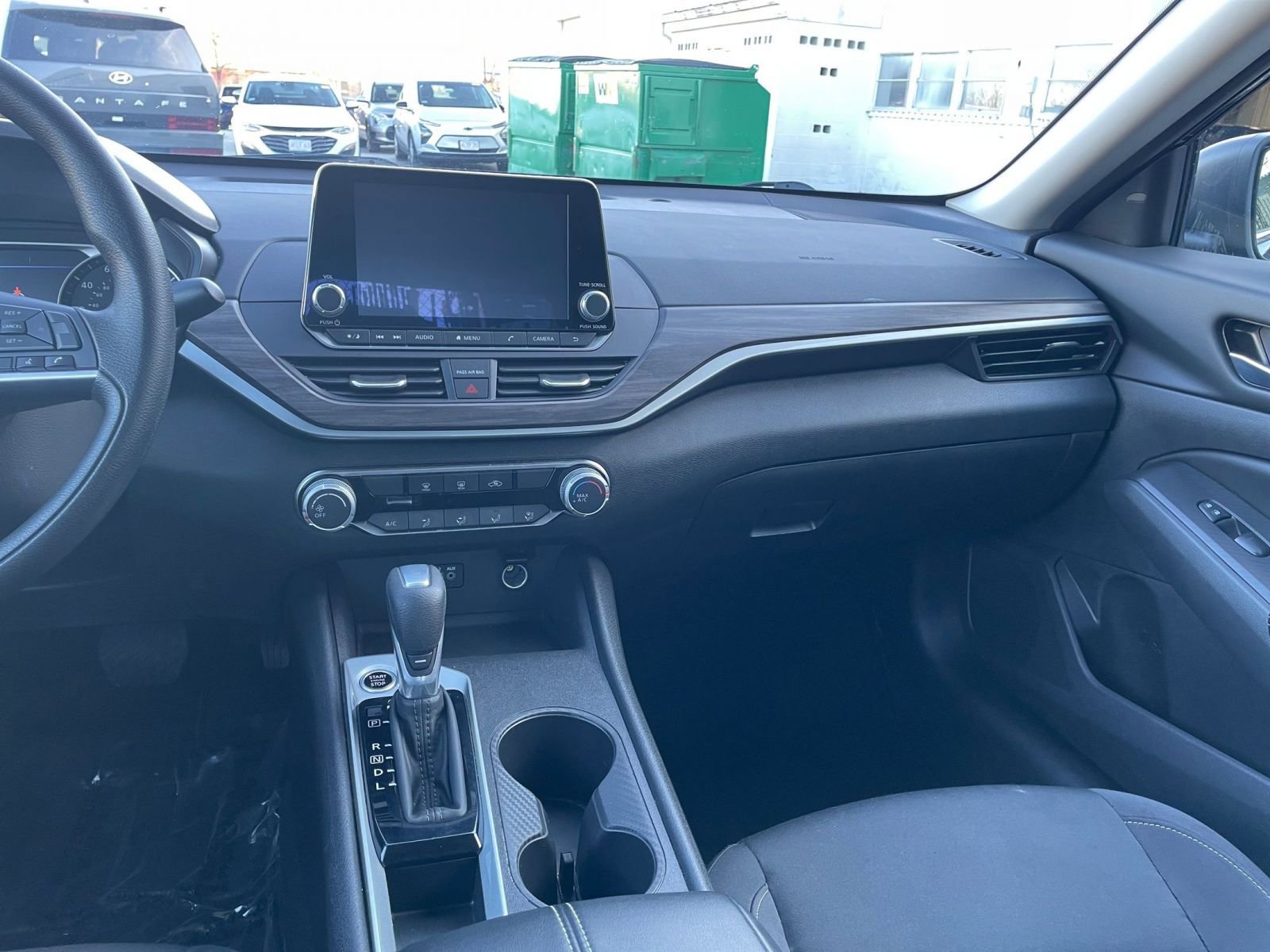 Used 2025 Nissan Altima 2.5 SV image 34