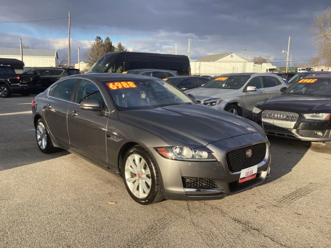 Used 2018 Jaguar XF Premium image 3