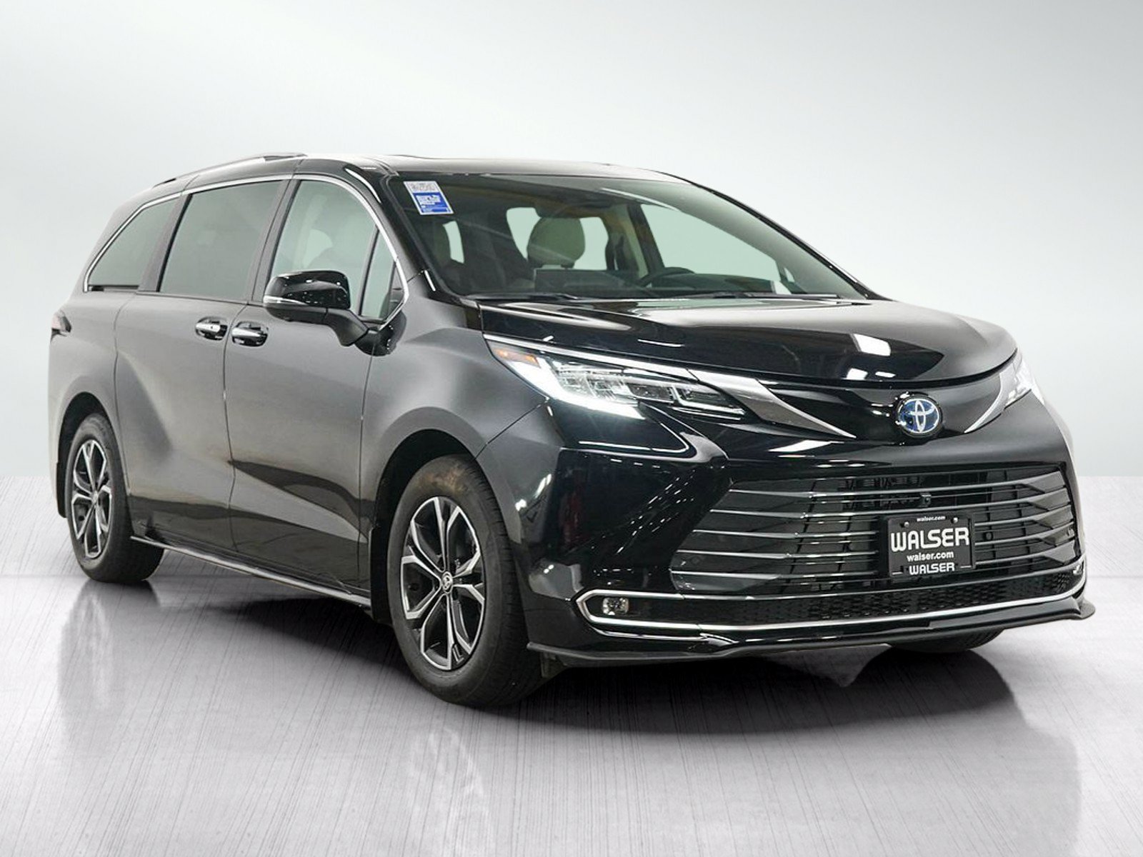 Used 2025 Toyota Sienna AWD image 7
