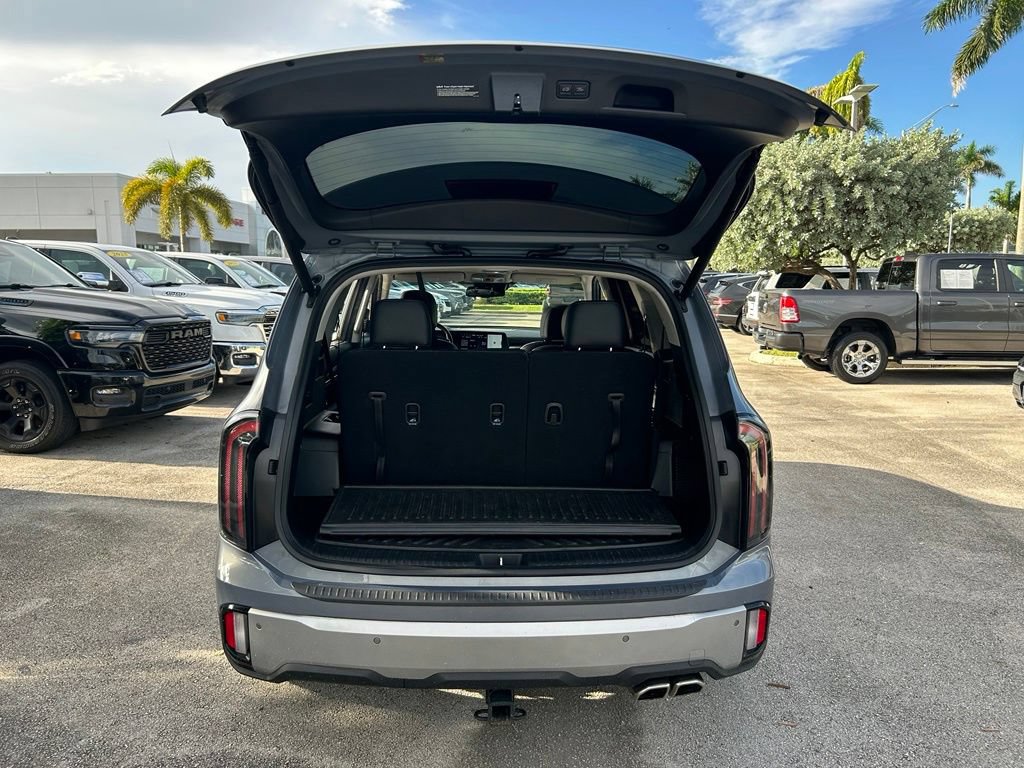 Used 2023 Kia Telluride EX w/ EX Captain's Chair Package FWD image 43