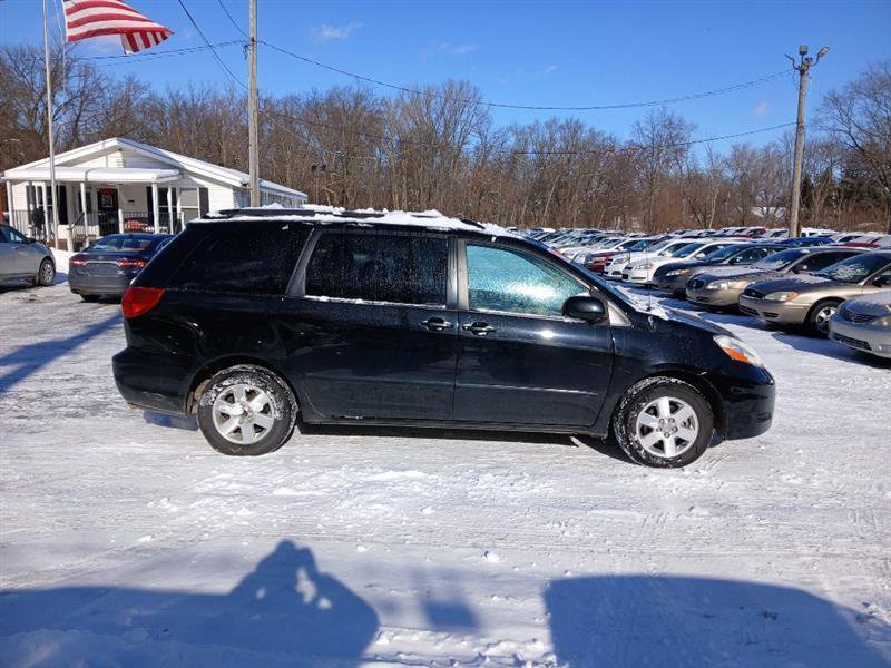 Used 2009 Toyota Sienna XLE image 6
