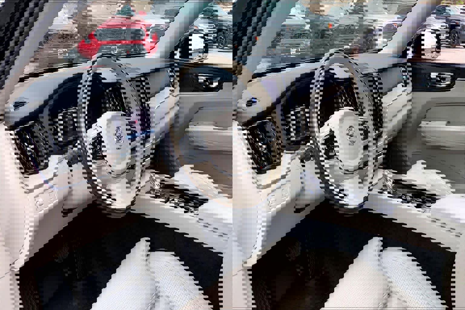 Used 2022 Volvo XC60 B5 Inscription w/ Advanced Package image 18