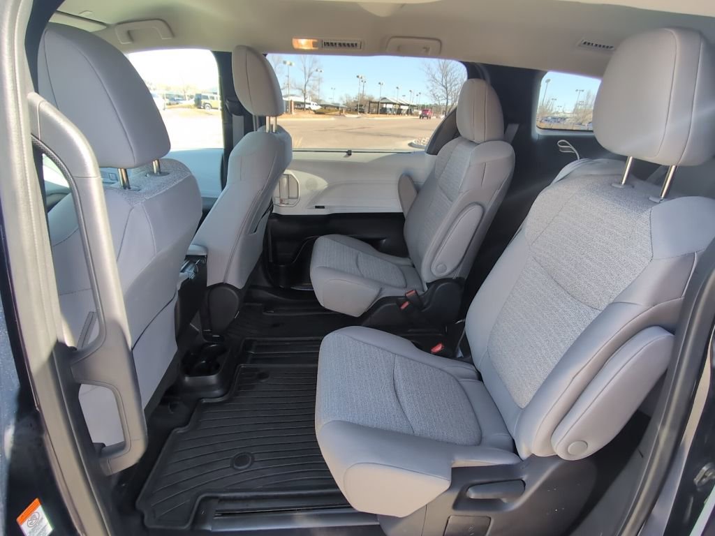 Used 2025 Toyota Sienna LE image 25