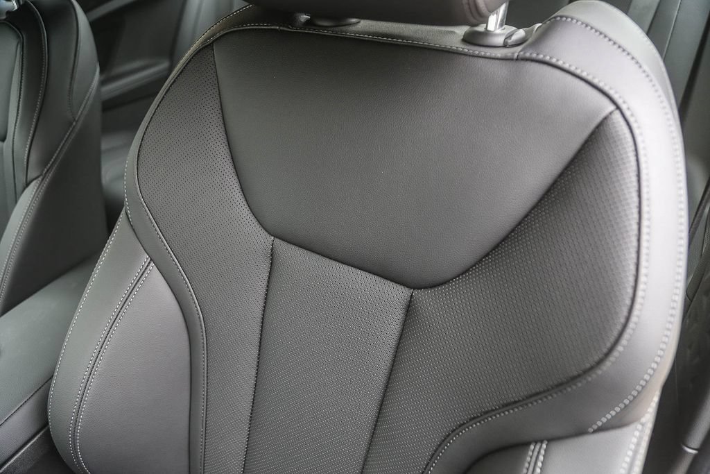 Used 2025 BMW 230i Coupe w/ Premium Package RWD image 28