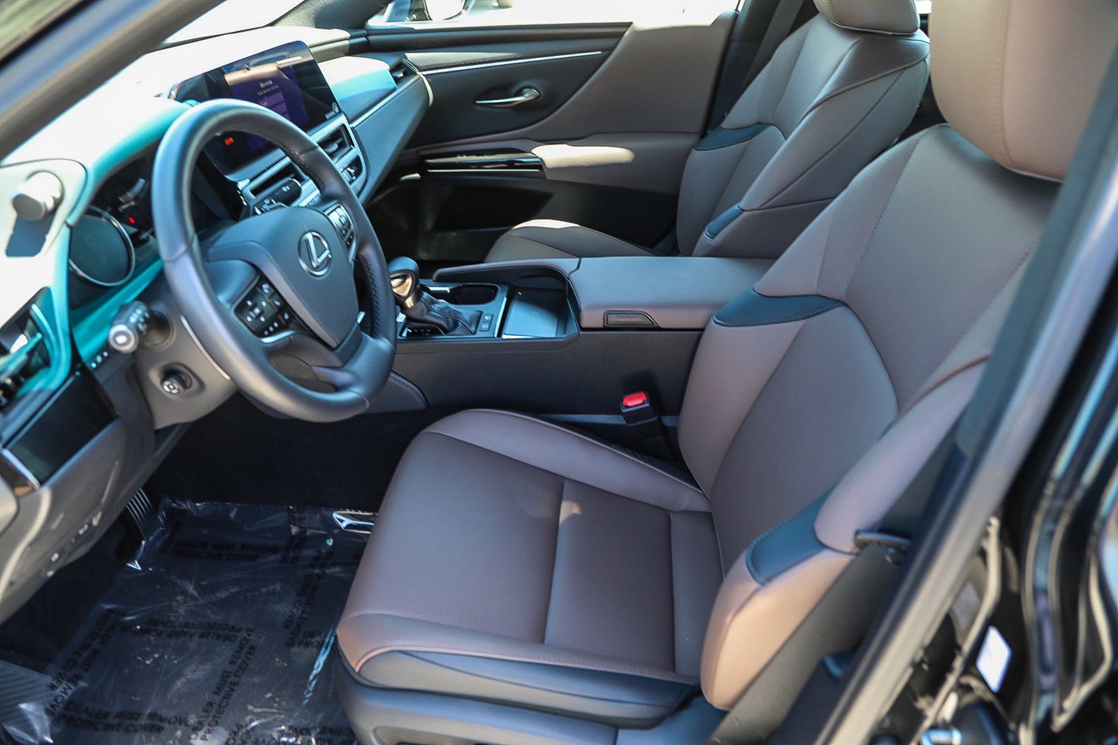 Used 2025 Lexus ES 300h w/ Premium Package image 17