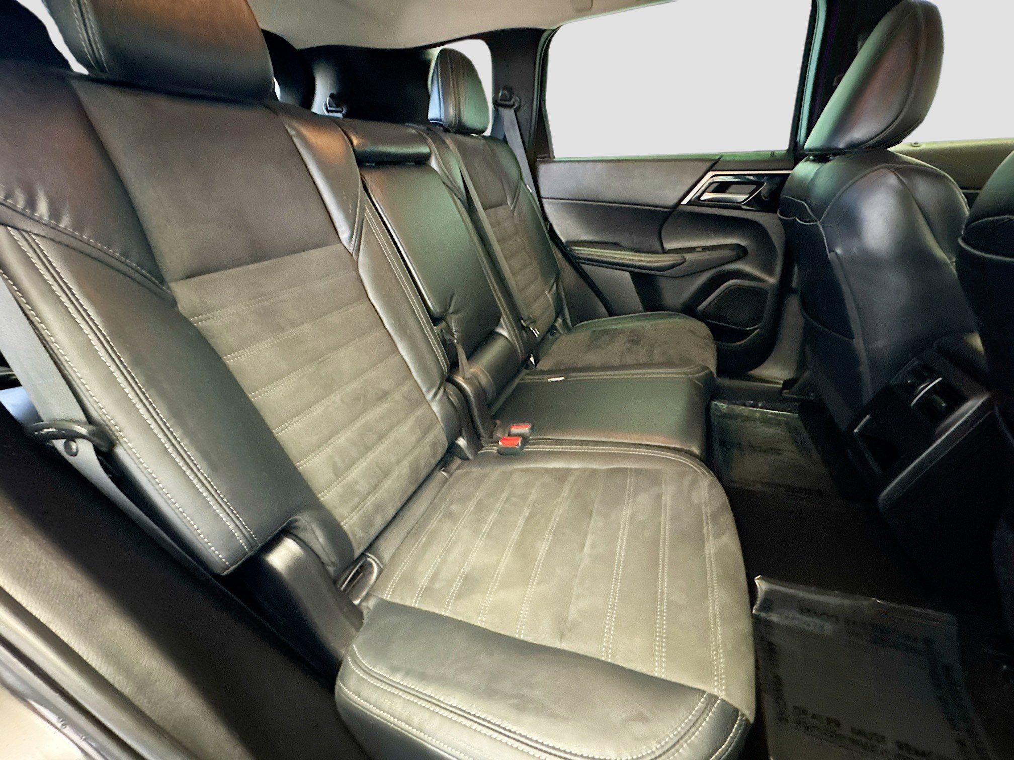 Used 2023 Mitsubishi Outlander SE image 13