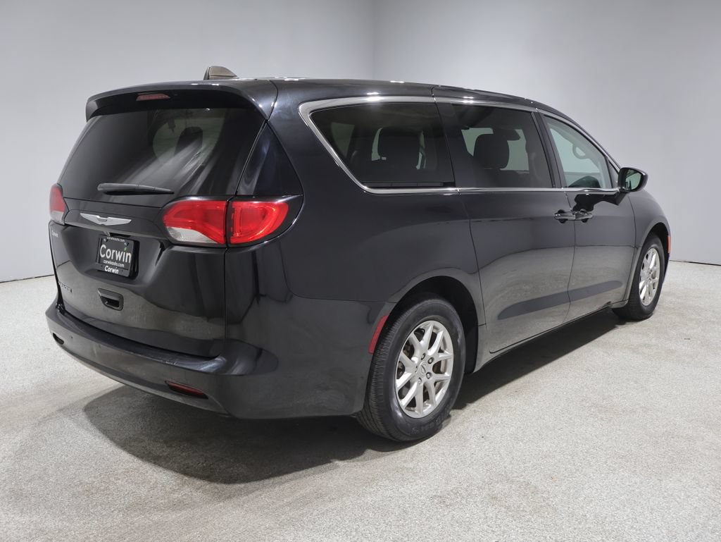 Certified 2023 Chrysler Voyager LX FWD image 3