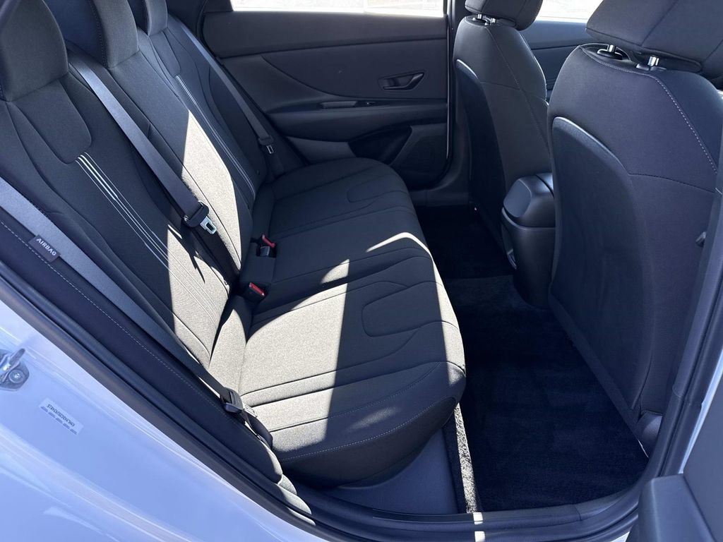 Used 2025 Hyundai Elantra Sport FWD image 21